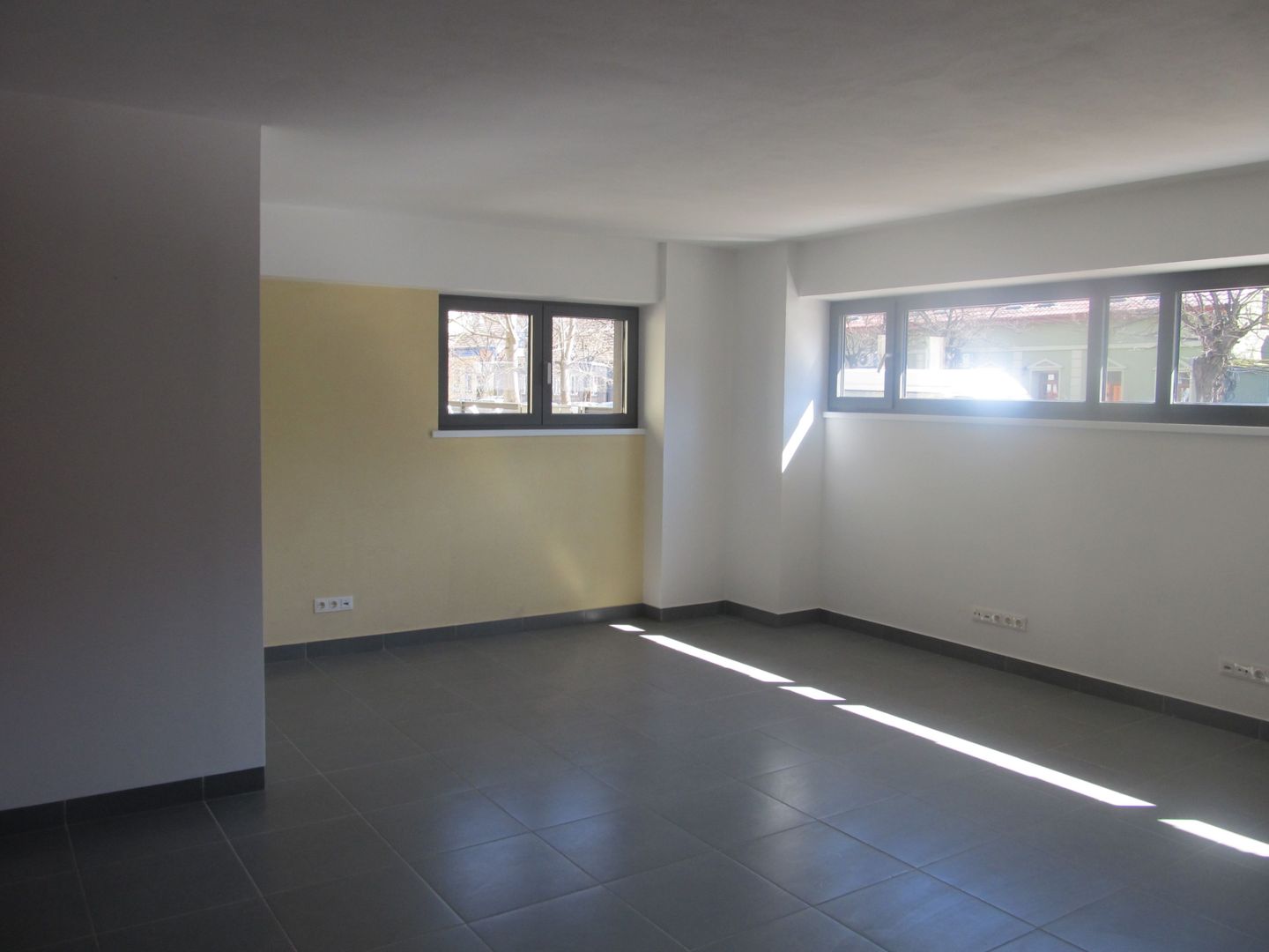 Spațiu de birouri de 552 mp de vânzare în zona Balcescu - Poză 3