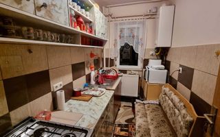 apartament de vanzare 3 camere izolat mobilat - Poză 7