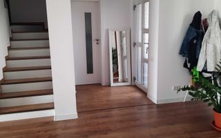 Casa de vanzare 120 mp / curte 300 mp / doua locuri de parcare - Poză 2