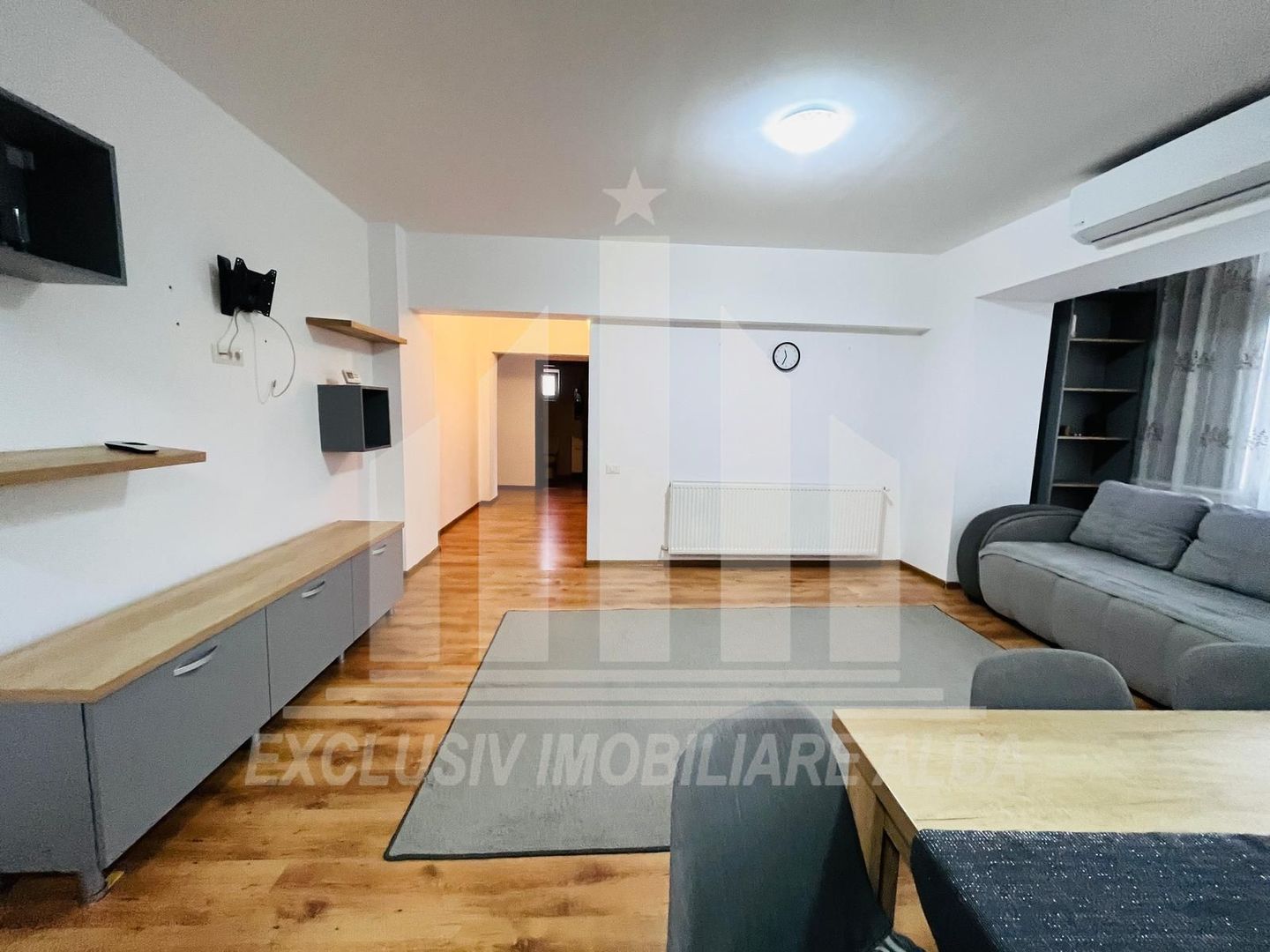 Apartament cu 4 camere, etaj intermediar, Cetate - Poză 2