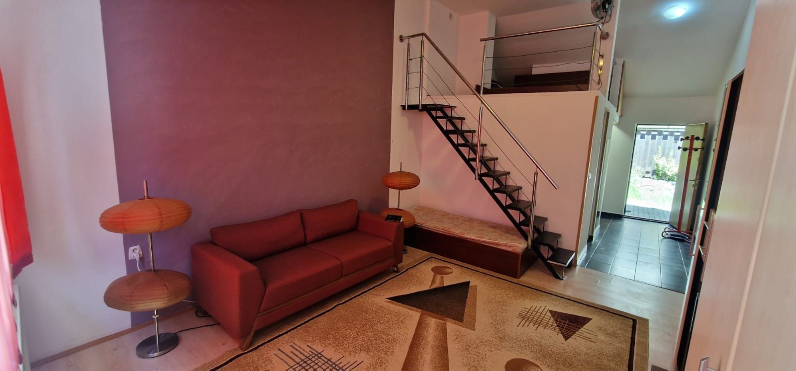 Apartament renovat cu o camera pe 2 nivele | Curte | Parcare | Grigorescu - Poză 2