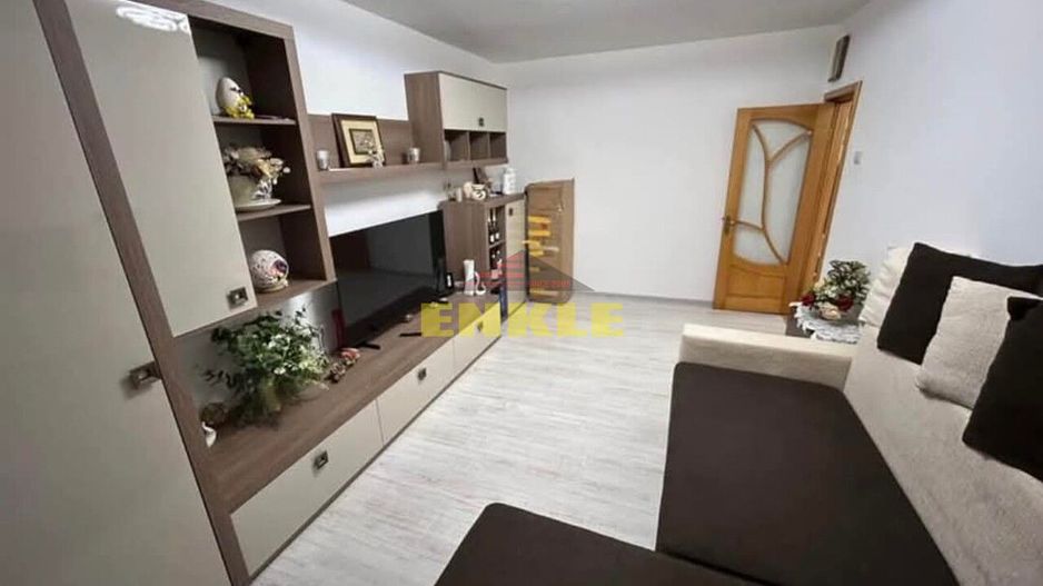 De vânzare apartament cu 2 camere decomandat, zona Grivița. - Poză 2