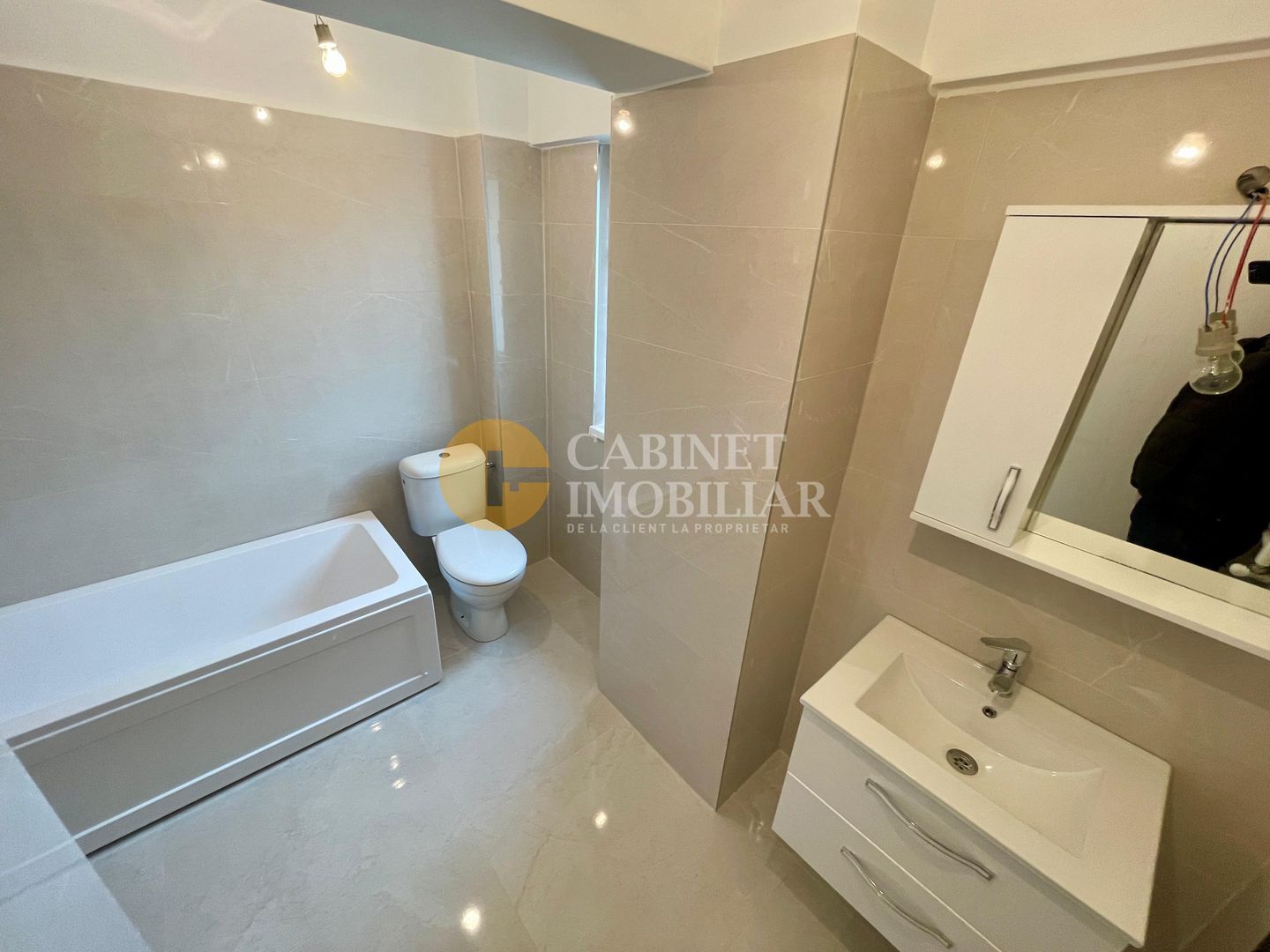 Bucium - INTABULAT - Bloc Nou - 2 Camere Decomandat - Etaj Intermediar - 60 Mp - Poză 4