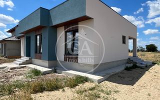Casă de vânzare cu 4 camere în Santandrei , Bihor - Poză 1
