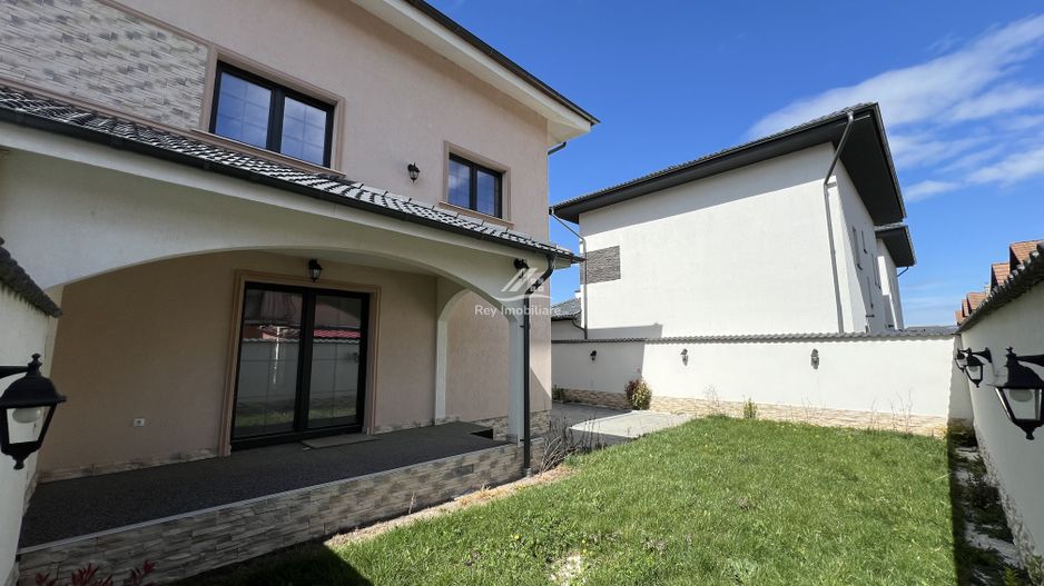 Duplex Modern și luminos 6 cam. la vânzare în Șelimbăr zona Trifoiului - Poză 1