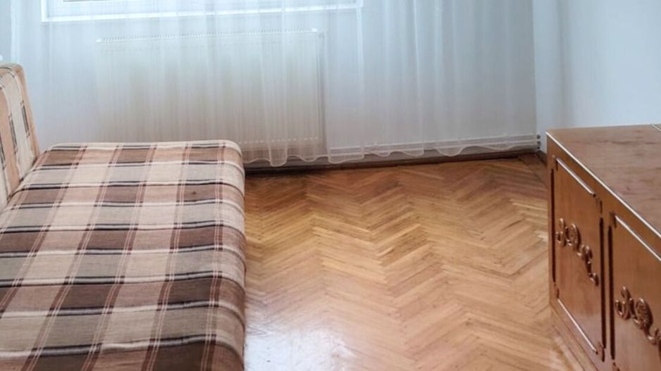 3 camere, situat la etajul 1 al unui imobil din zona 13 Decembrie Făget - Poză 4