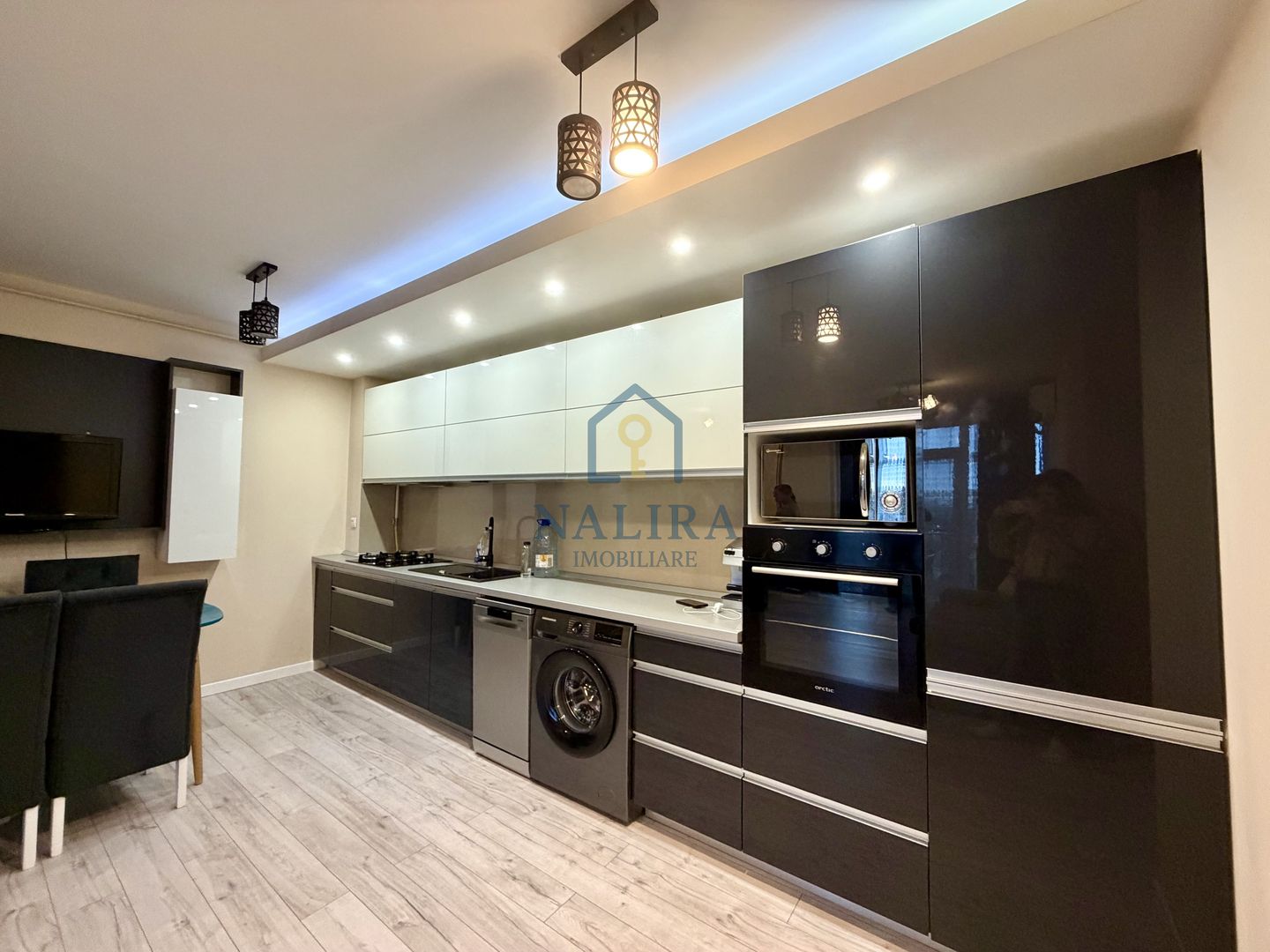 Apartament 3 camere de închiriat - Poză 1