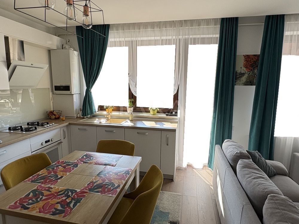 Apartament luminos cu 2 camere, nișă și 2 balcoane. - Poză 2