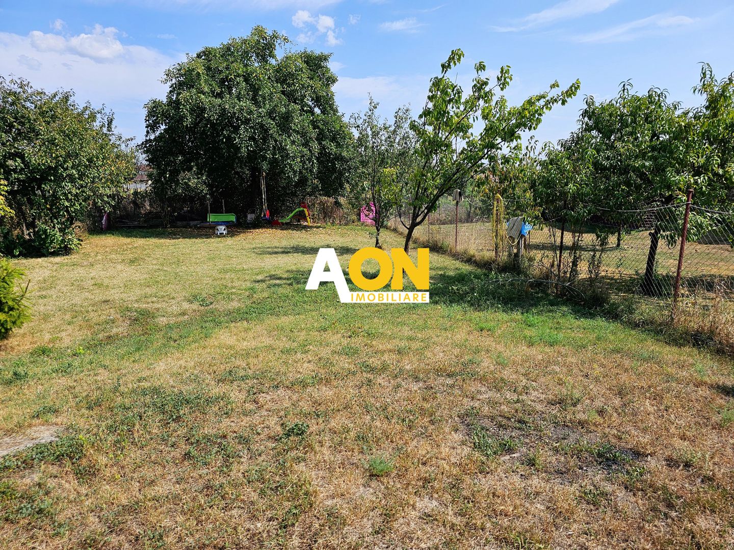 Casa 4 camere, 2 bai, 2 bucatarii, 1050 mp teren, zona Centru - Poză 2