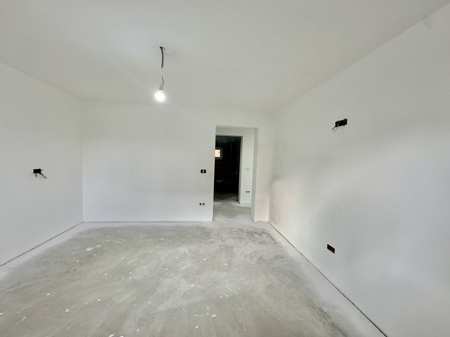 Casă individuală de vanzare  cu garaj și curte proprie – Hălchiu - Poză 8