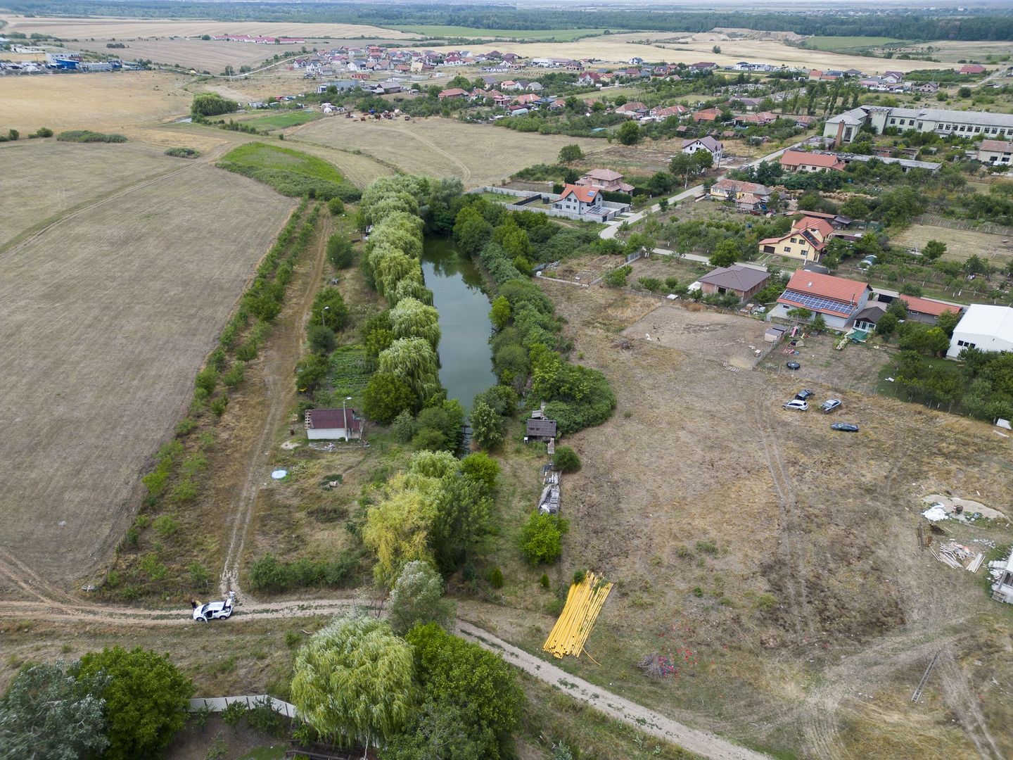 Teren de 7900 mp cu baltă de pescuit în Frumușeni - Poză 3