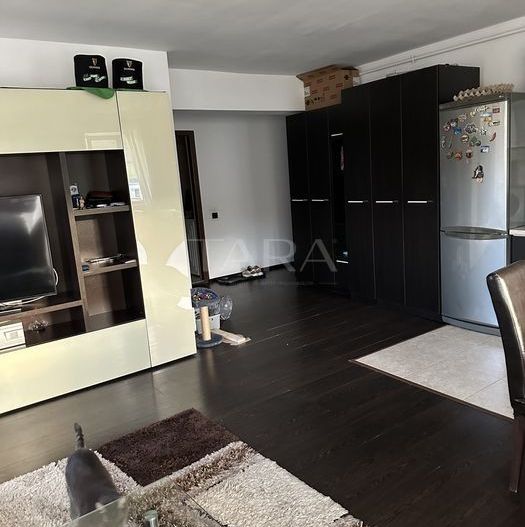 Apartament cu 2 camere, 2 balcoane de 15 mp, zonă Florilor. - Poză 4