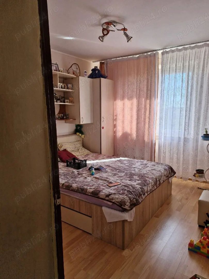 vanzare apartament 3 camere decomandat - Poză 1