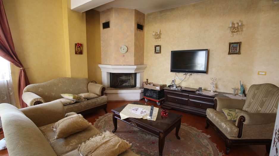 Imobil pretabil PENSIUNE- 518 Euro /mp - Poză 1