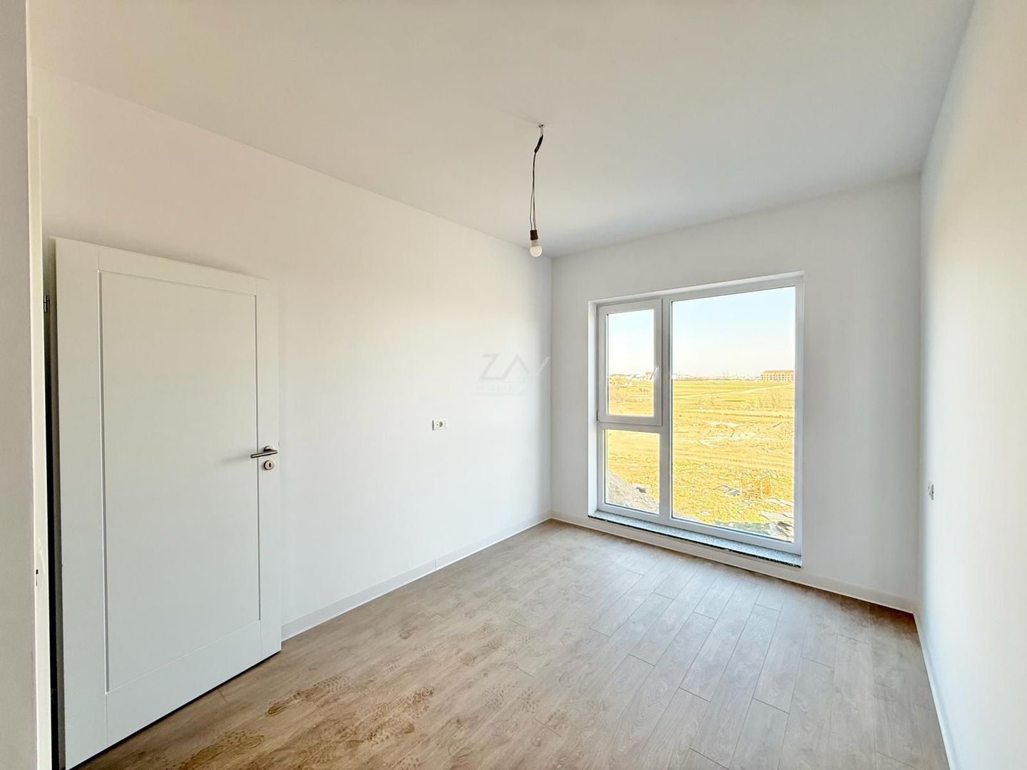 Bloc FINALIZAT la asfalt. Etaj 1. Decomandat. Disponibil imediat. - Poză 6