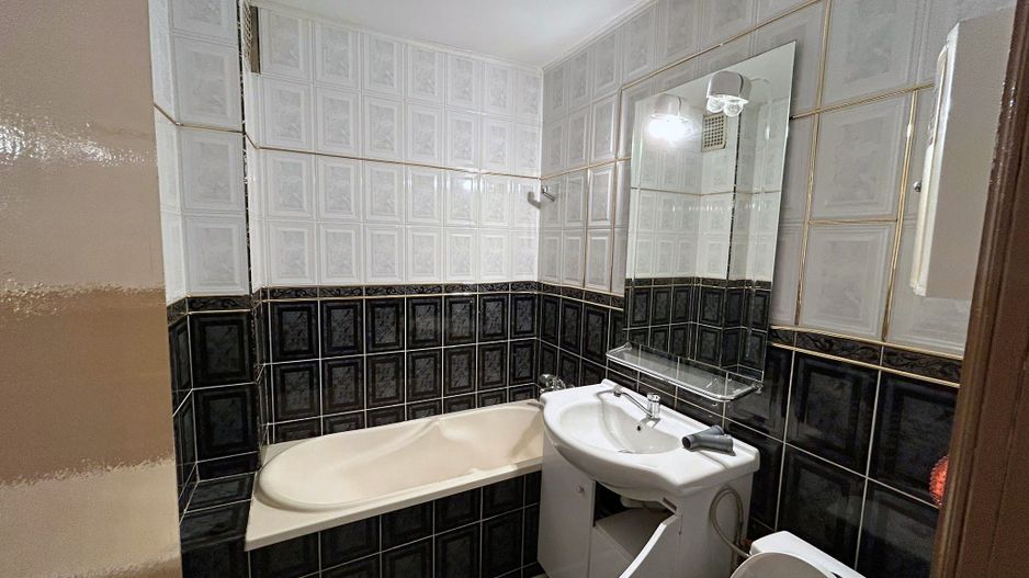 Apartament cu 3 camere  | 55 mp | Centru  |  Comison 0 - Poză 8