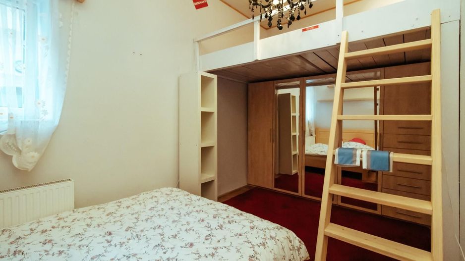 Piata Sfatului, apartament  deosebit, luminos, cu priveliște frumoasă - Poză 6