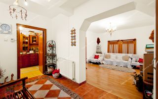 Vila cocheta, situata in centrul istoric al orasului - Poză 1