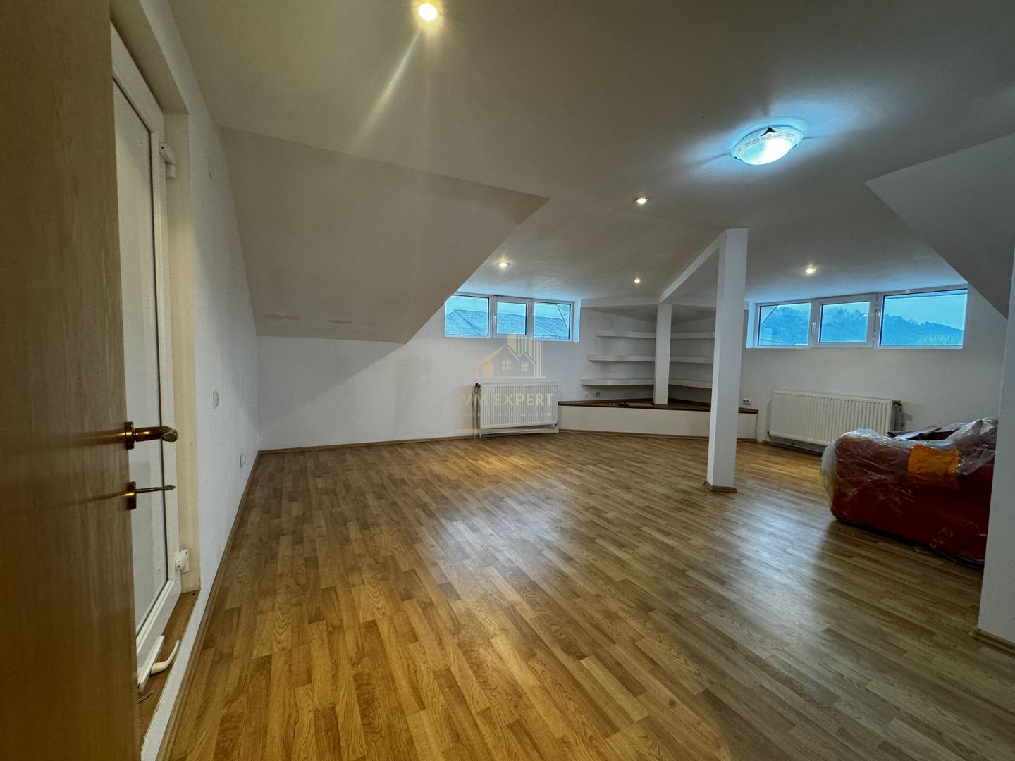 APARTAMENT CAMPULUNG TIP PENTHOUSE, 5 CAMERE GRUI - Poză 45