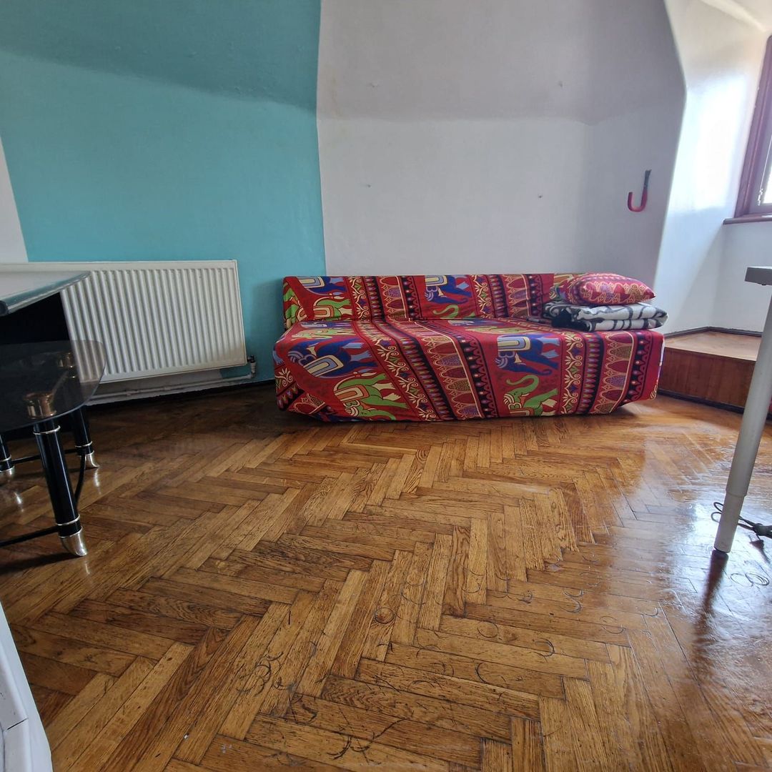 Etaj de Vilă Interbelică, 5 Camere, Balcon și Mansardă – Parc Carol - Poză 2