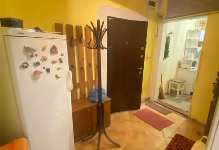 Apart la casa Bogdanestilor  curte  acces cu masina centrala proprie - Poză 12