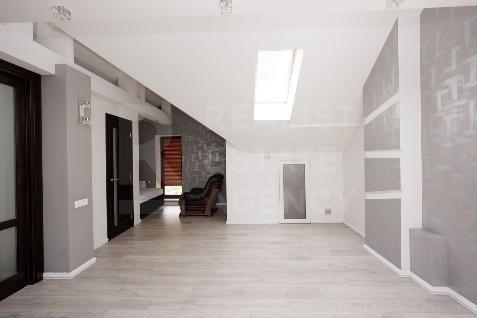 Chirie , casă 180 mp + 6 ari, str. Ghidighici, Buiucani - Poză 23