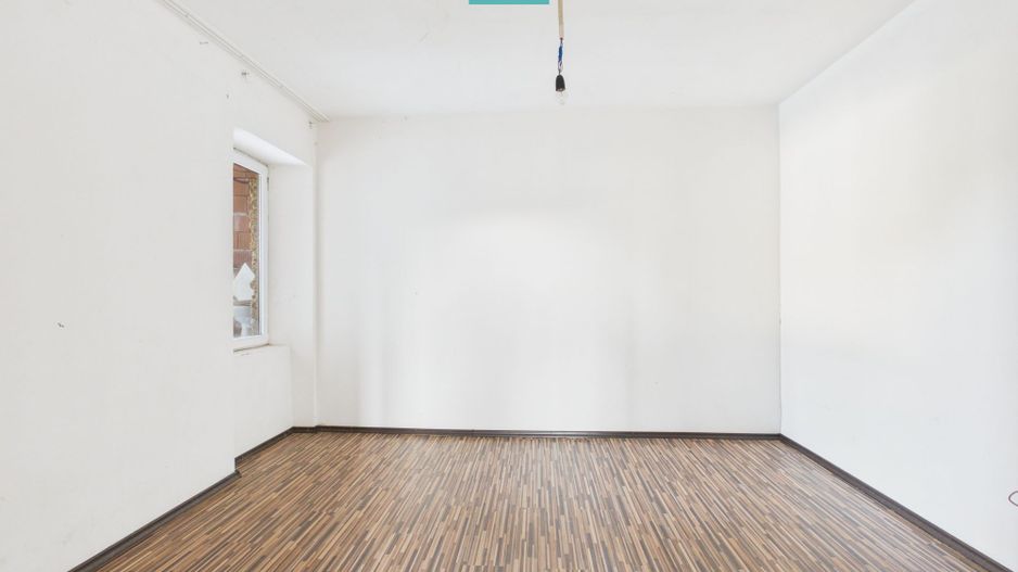 Casă 300 mp  cu posibilități multiple în Covăsânț - Poză 9