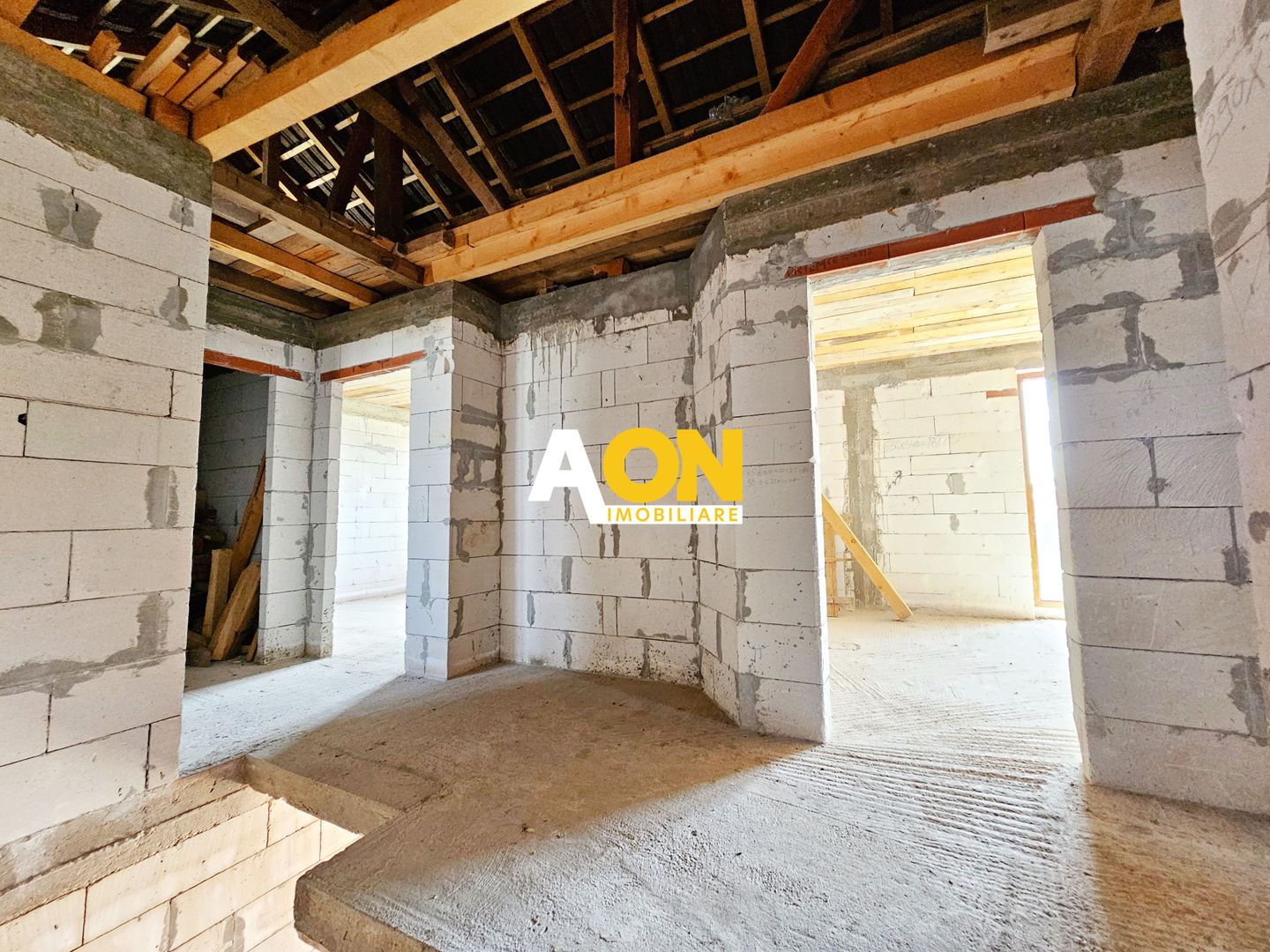 Casa la rosu, 4 camere, 301 mp teren, P+1, zona Alba-Micesti - Poză 12