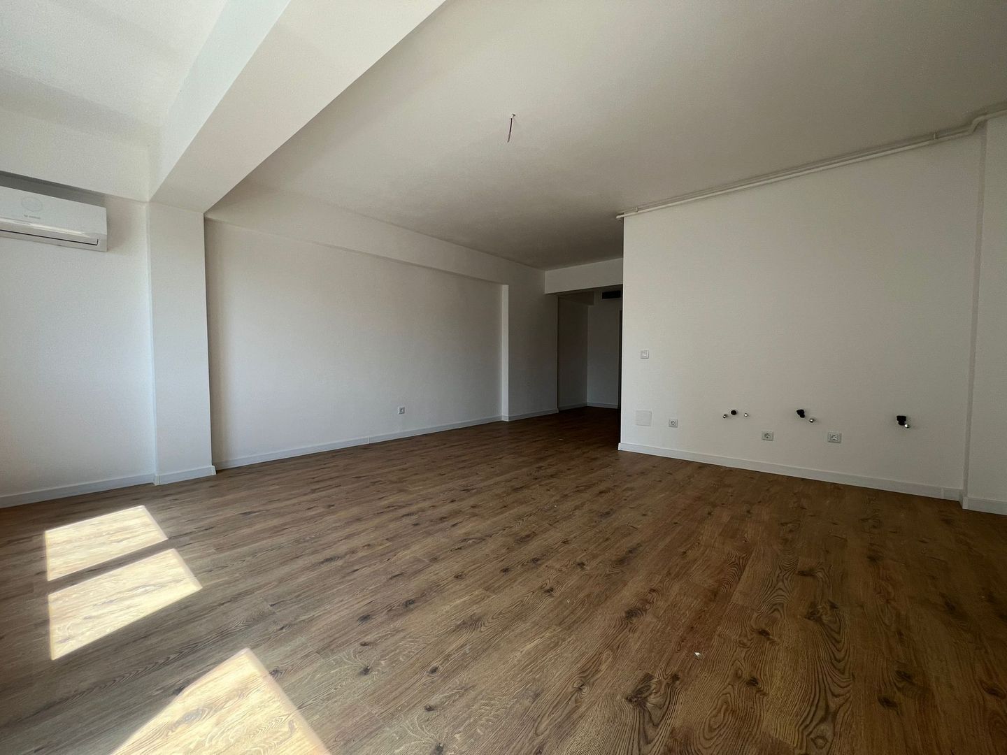 Studio Modern | Ivory Residence | 40 mp - Poză 4