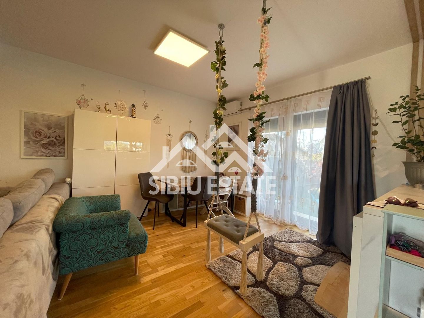 Duplex elegant cu 5 camere, 2 bai, curte in Cristian - Poză 23