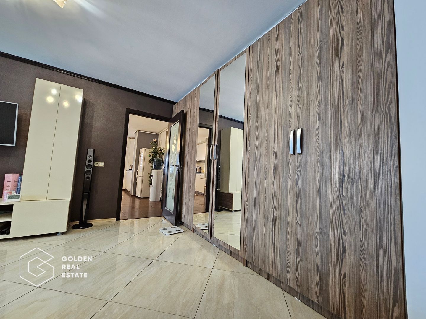 Apartament 4 camere in centru Otopeni, 2 bai, mobilat si utilat - Poză 10