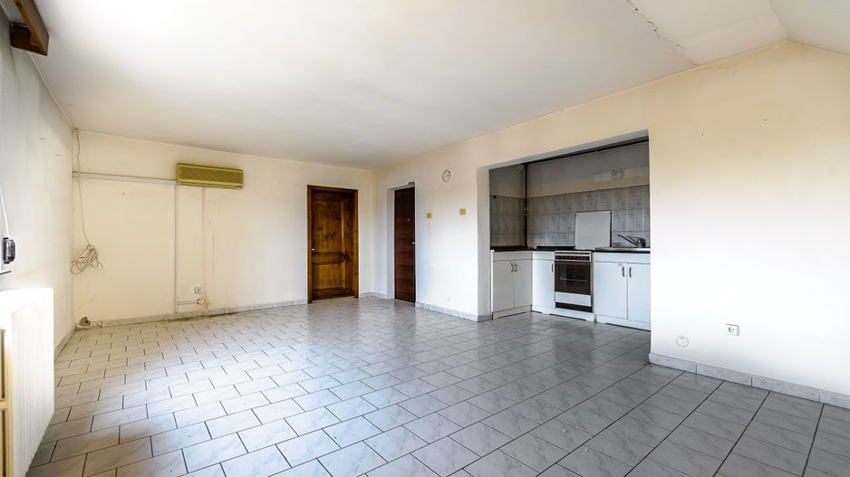 Imobil spațiu comercial și 11 apartamente - Poză 18