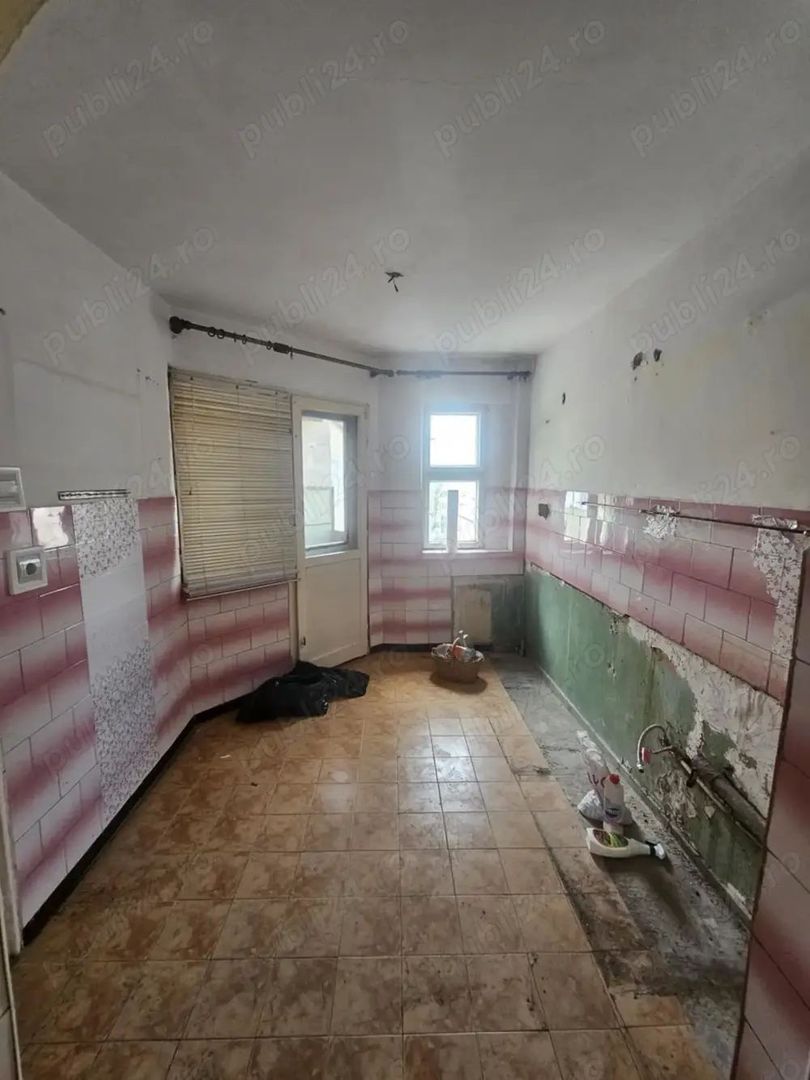 BRASADAS vinde apt 3 cam NEFINISAT etaj 4/4 in Micro 16. - Poză 7