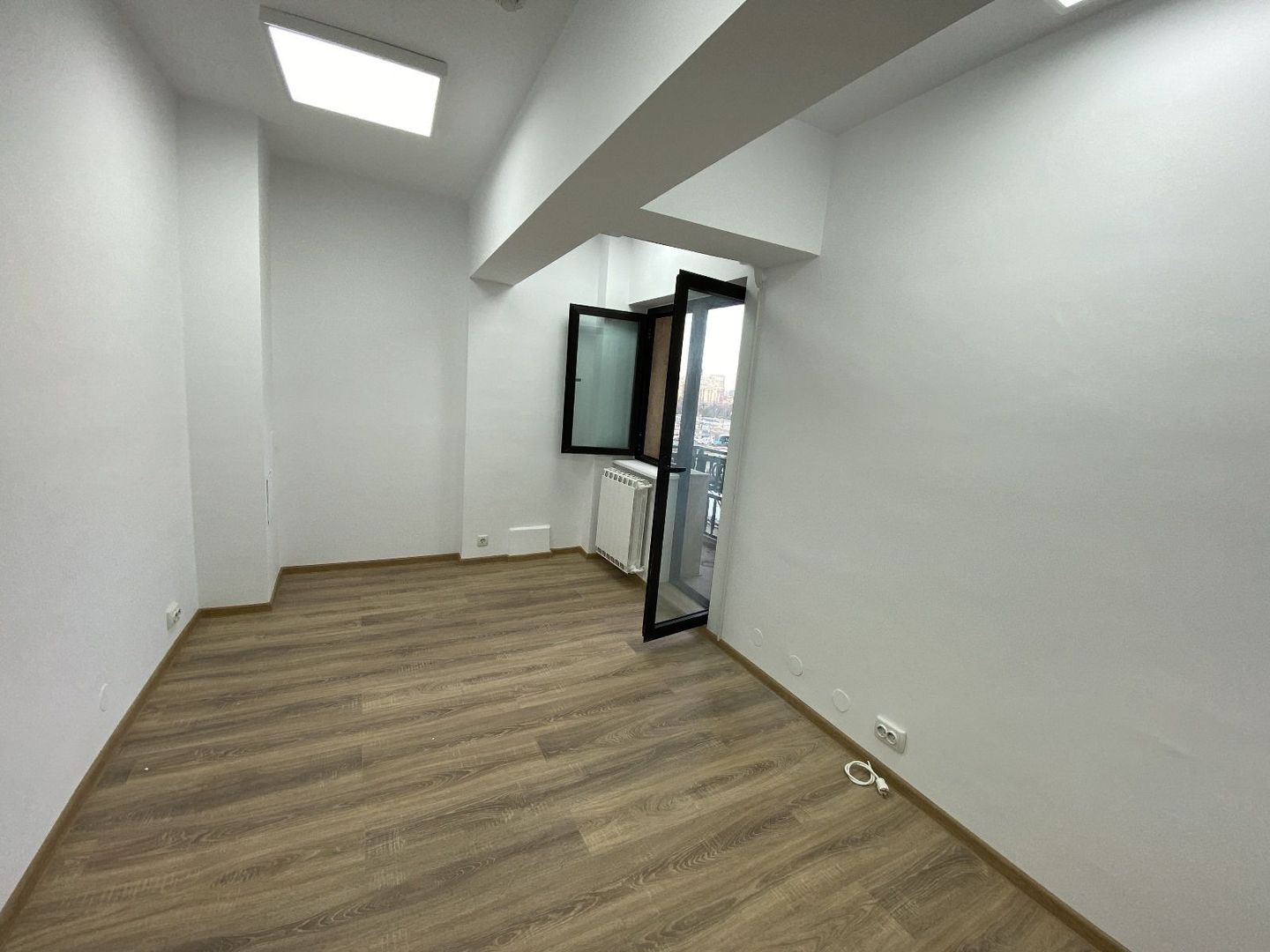 Imobil 4 camere Unirii, cladirea Sitraco, pretabil investitie. - Poză 9