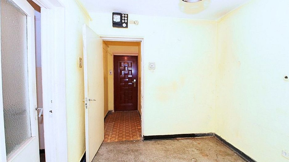 Vanzare apartament 3 camere, decomandat, etaj 2, Gavana - Poză 2