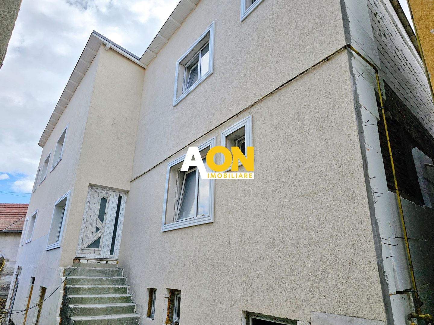 Casa 12 camere, pretabila ca pensiune sau pentru apartamentare - Poză 1