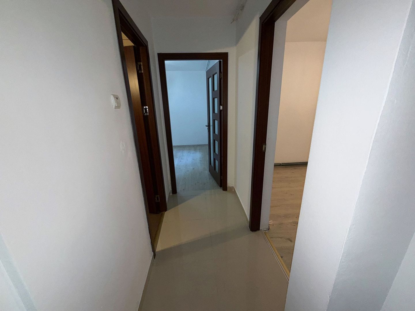 Apartament cu 3 camere decomandat 72 M² cu balcon și pivniță - Poză 6
