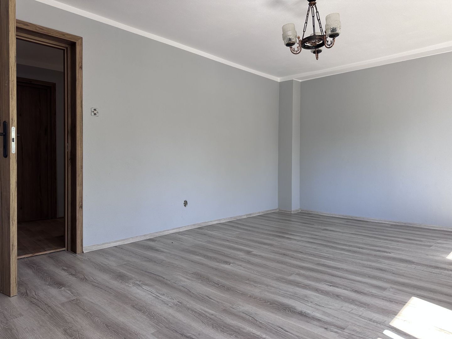 Gata de locuit! Vanzare casa cu 5 camere in Priboiu, com.Branesti - Poză 23