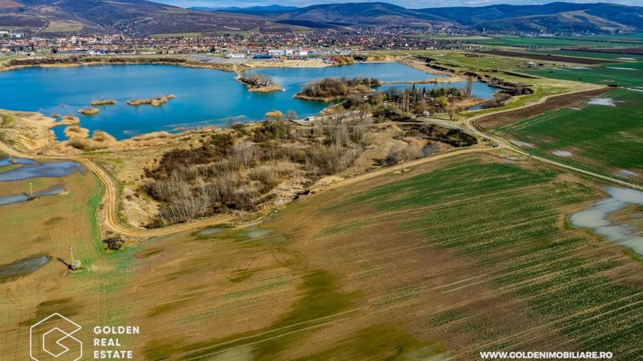 Teren intravilan, 5000 mp, langa lacul Ghioroc - Poză 2