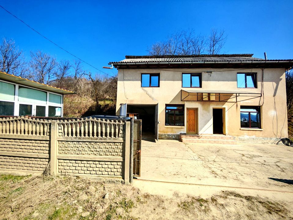 Casă cu teren generos în Dârmănești, Argeș-ideală pentru locuința sau afacere  - Poză 5