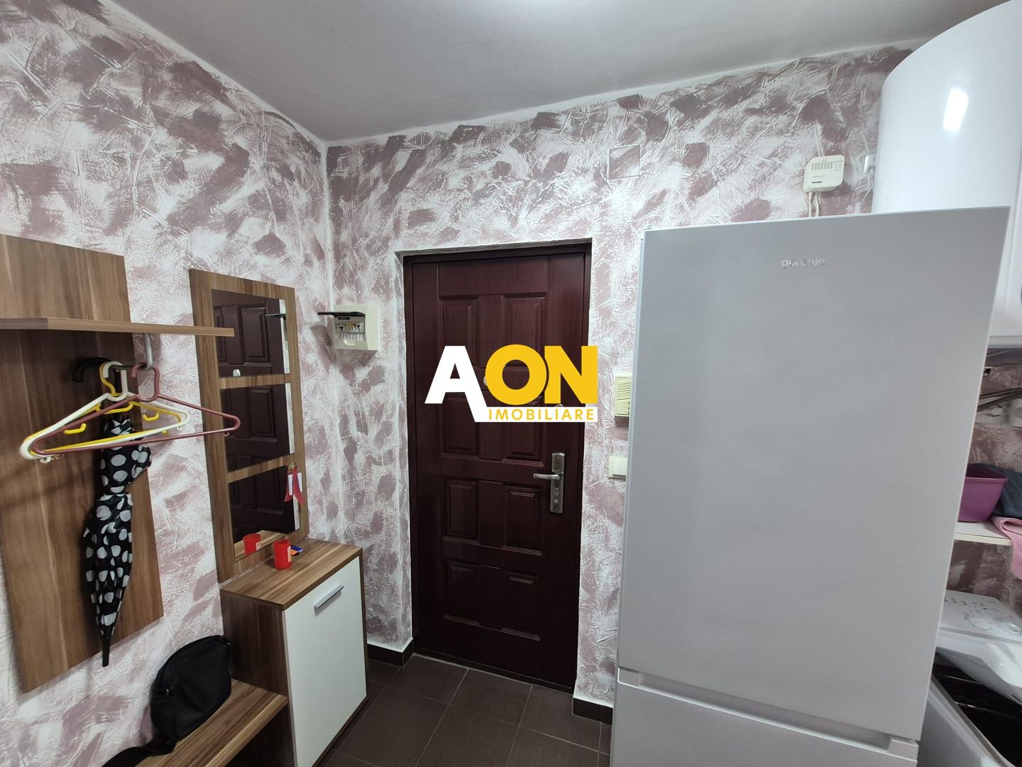 Apartament 3 Camere, Et.6, Semidecomandat, 42 mp, Zona Cetate - Poză 3