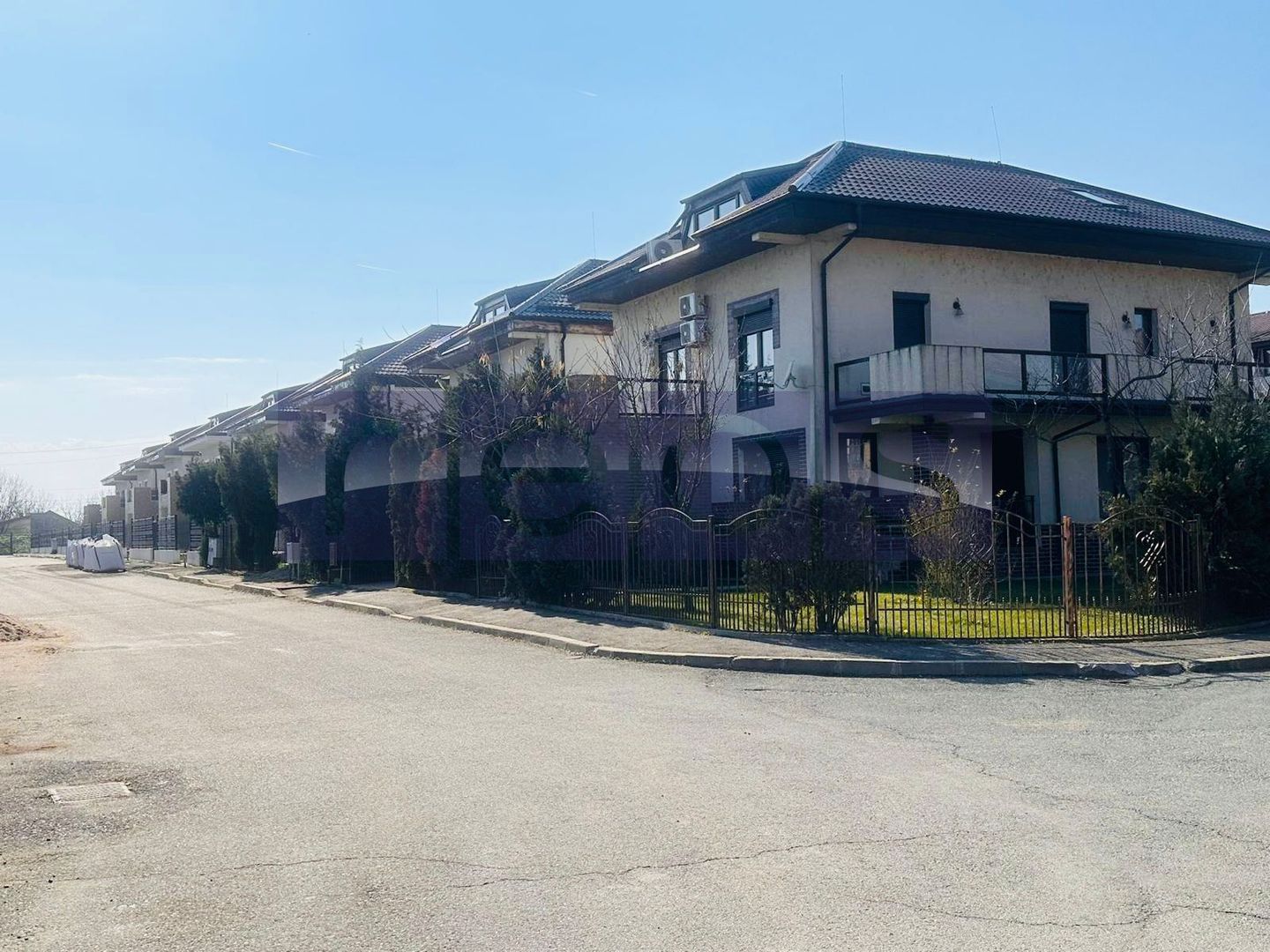 VILA DE VANZARE IN COMPLEX REZIDENTIAL | CREVEDIA | 4 CAMERE - Poză 7