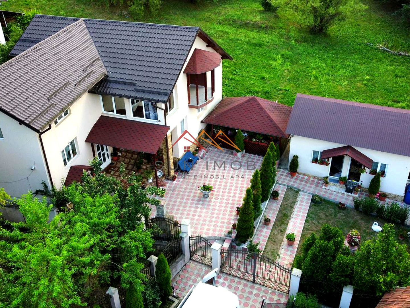 Casa 4 camere, anexe, recent renovata, foisor, teren 781mp, Izvoru, DB - Poză 2