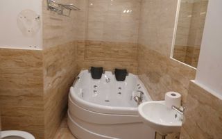 vila cu 3 ap+1 gars- Km.0 -Unirii-Sf. Vineri - Poză 3