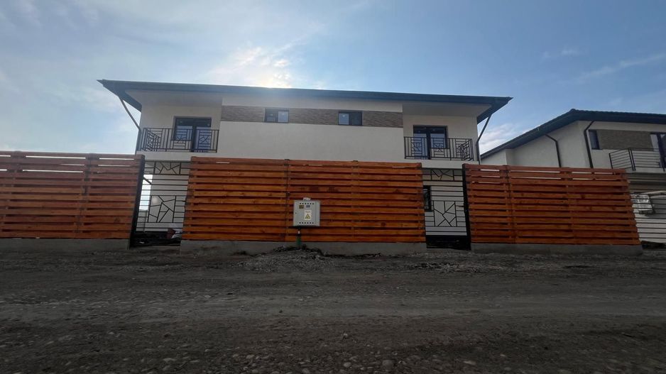 CASA DUPLEX - 4 CAMERE, TOATE UTILITATILE, COMISION 0% - Poză 1