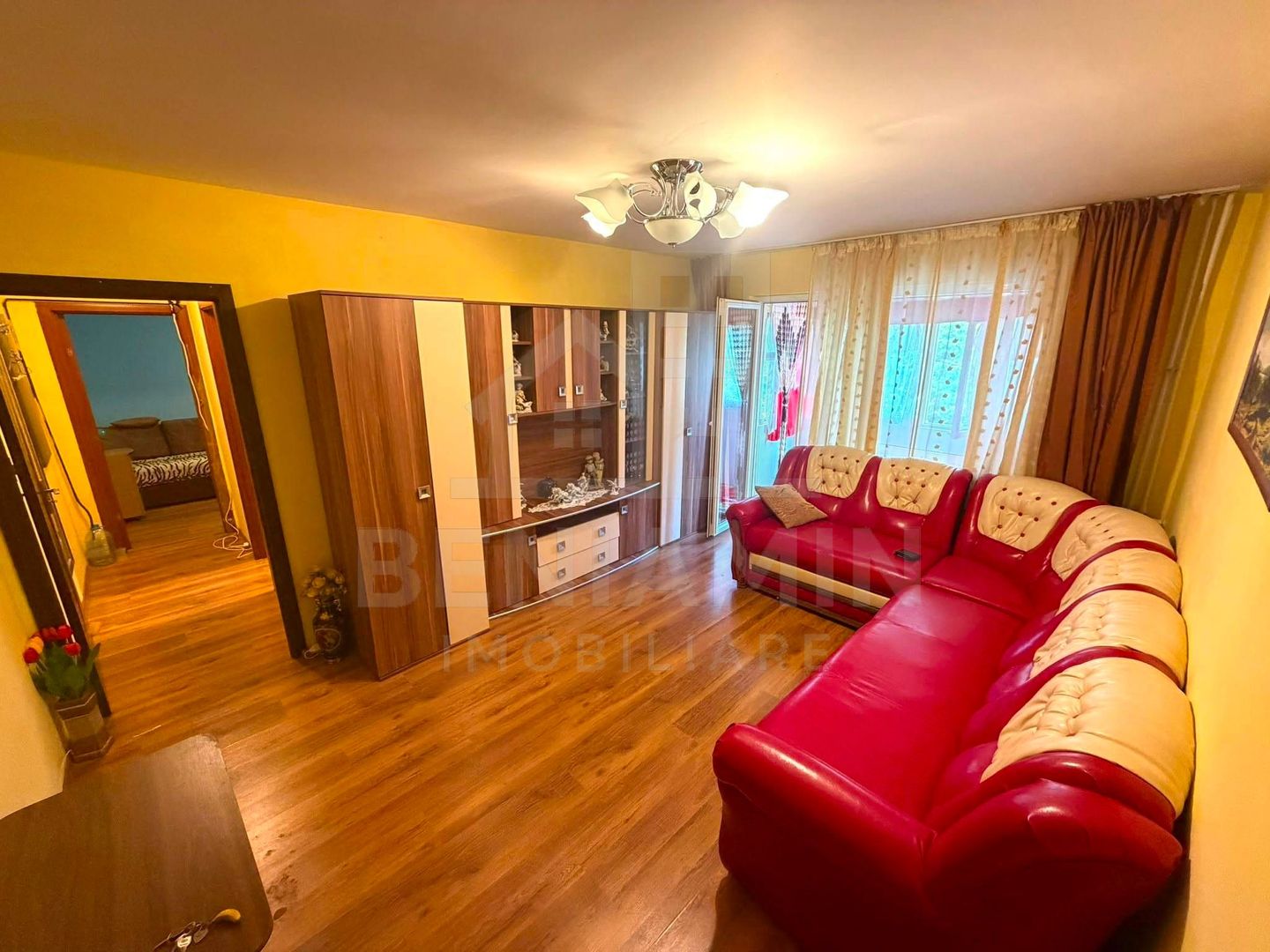 Apartament cu 3 camere - Craiovita Noua - etaj intermediar - Poză 1