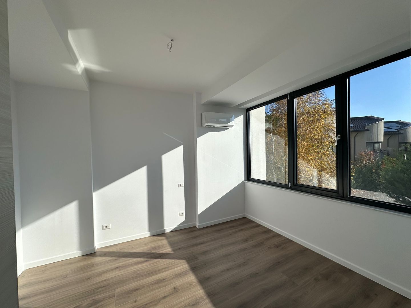 Vila lux  nemobilata cu 5 camere de inchiriat i - Poză 7