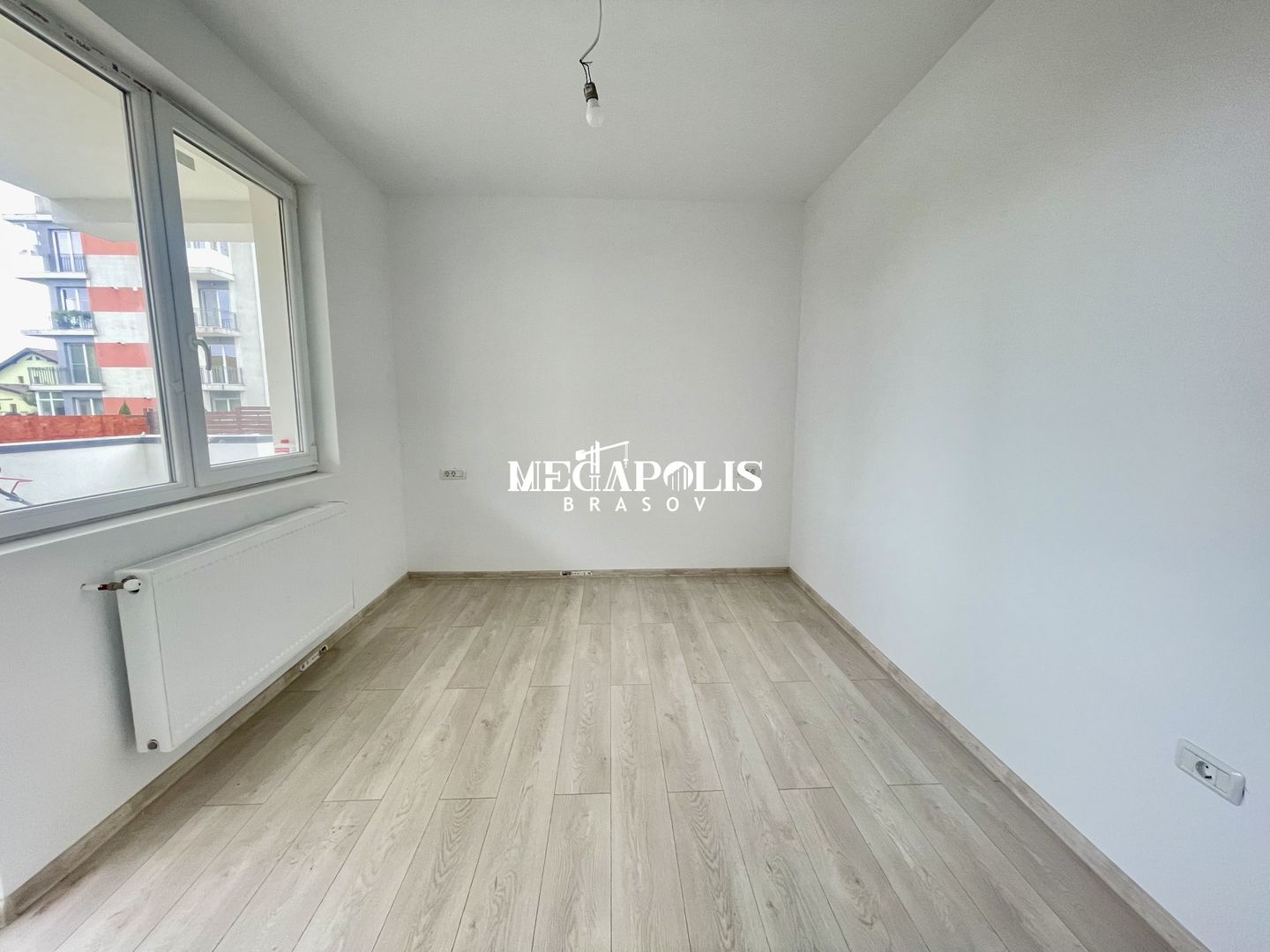 2 camere | Curte 347 mp | Decomandat | Parcare - Poză 10