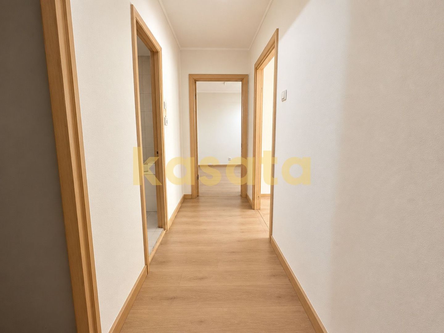 3 camere | Etaj 1 | 2 băi | 2 debarale | Decomandat | Zona Vitan - Poză 25