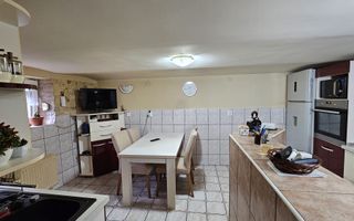 Casa 5 camere 3 bai garaj inchis si teren 700 mp utili in Lazaret - Poză 7